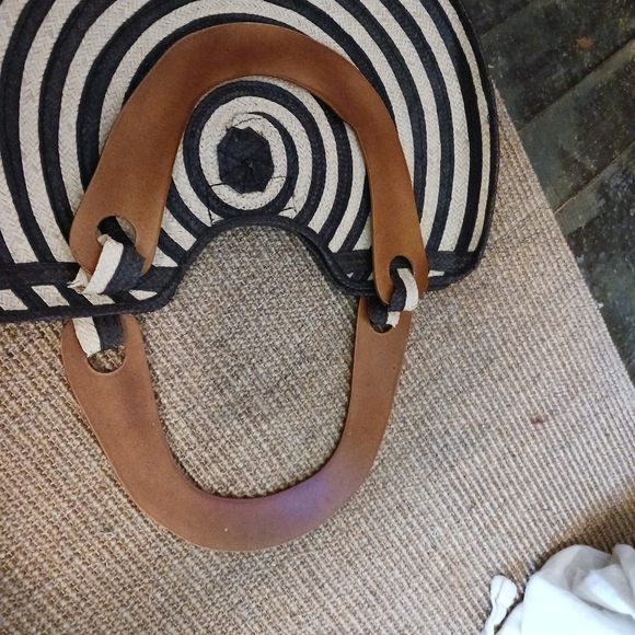 Black & Ecru Raffia Bag with Double Wood Handles - Picture 4 of 13